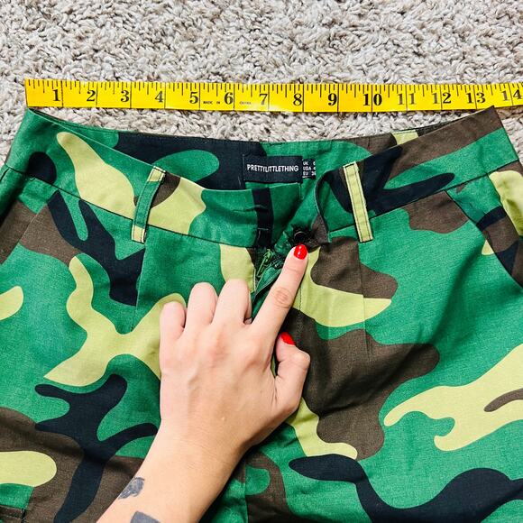 Pretty Little Thing Camo Green Cargo Women's Pants SZ 4 - Picture 2 of 4